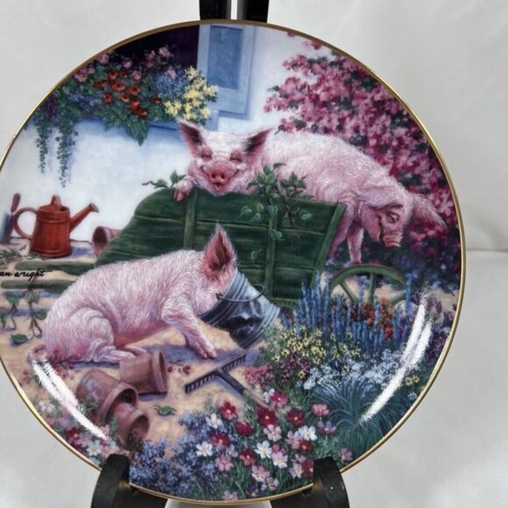 Danbury Mint, Pigs in Bloom, Joan Wright, "Squealbattow", Farm, Garden, Cottage